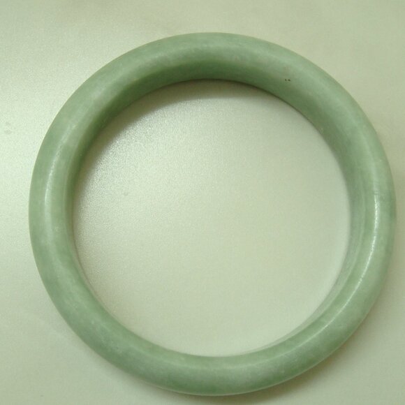 JADE BANGLE - Picture 5 of 6